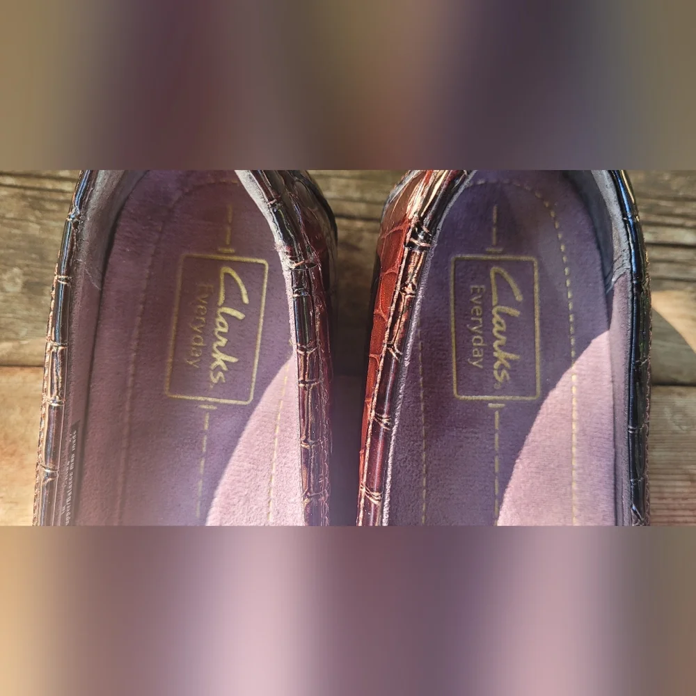 Clarks Everyday Women's Croc-Embossed Brown Leather Flats, 7.5 - Picture 2 of 10